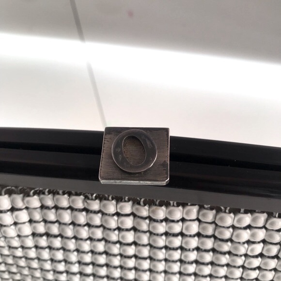 Oroton beautiful vintage white mesh beaded handbag with chain link strap - Picture 6 of 12